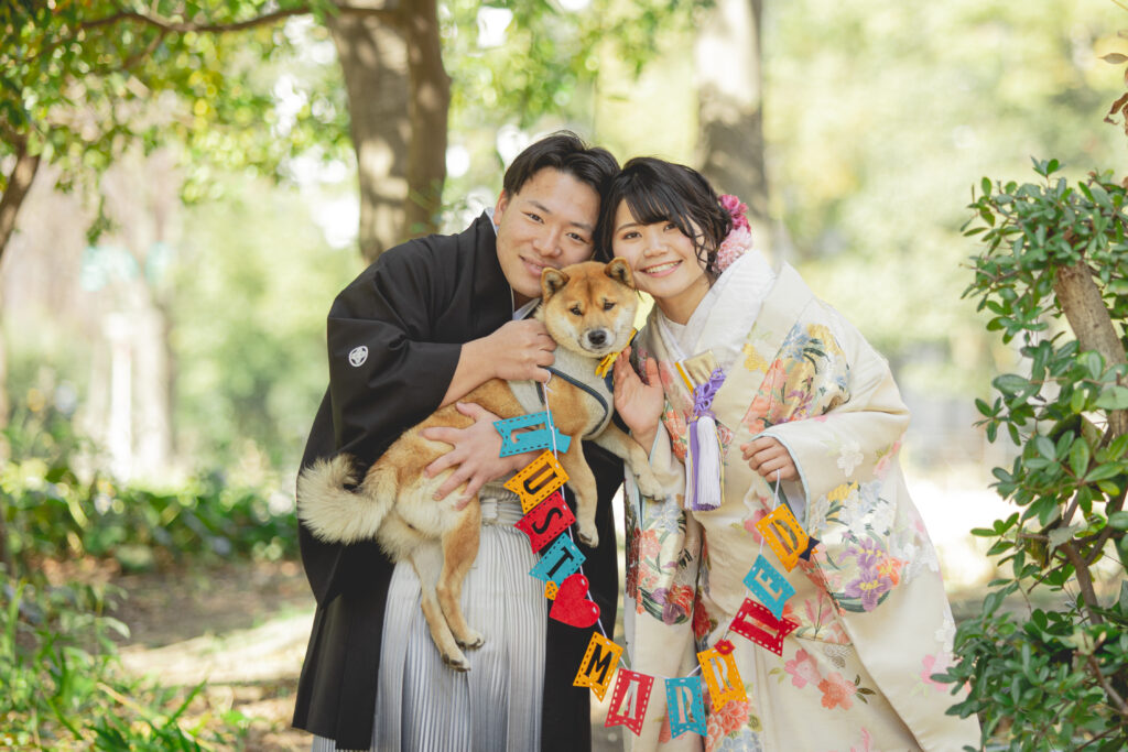 ペットと一緒のフォトウェディング撮影　和装の新郎新婦