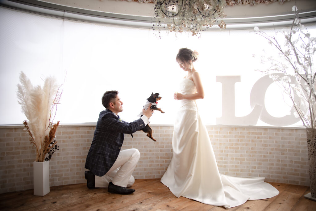 フォトウェディング　ペットと新郎新婦