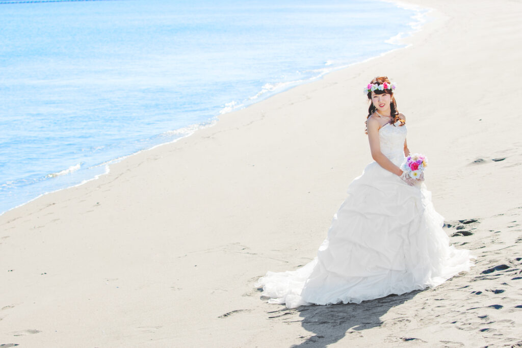 ウェディングフォト　ロケーション撮影　ドレスの女性