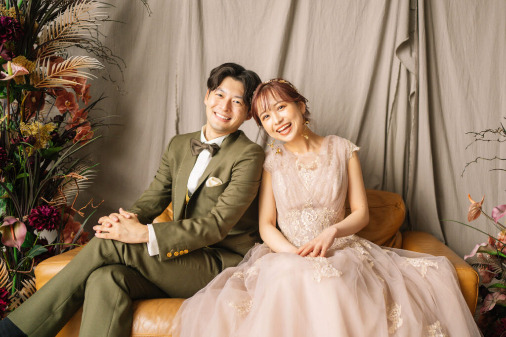 フォトウェディングスタジオ撮影　洋装の新郎新婦