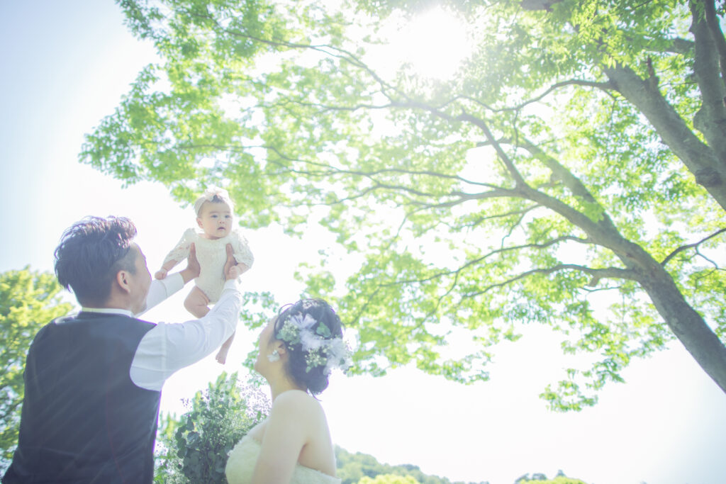 茨城県　フォトウェディング　ロケーション撮影する親子